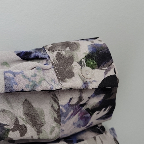 Simply Vera Vera Wang watercolor v-neck blouse convertible sleeves size Small - Picture 9 of 11